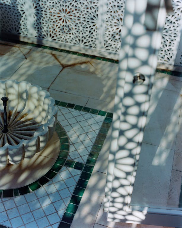 Read 'Contemplation on the Divine: An Introduction to Silent Sufi Meditation'